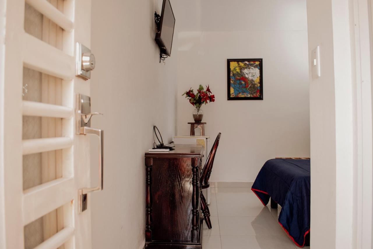 Suites Cervantes Chihuahua Esterno foto