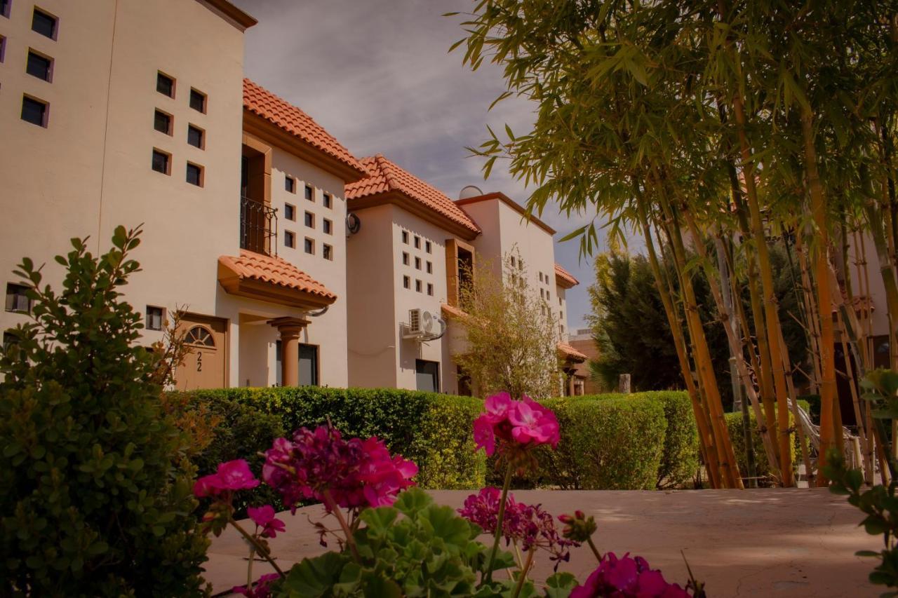 Suites Cervantes Chihuahua Esterno foto