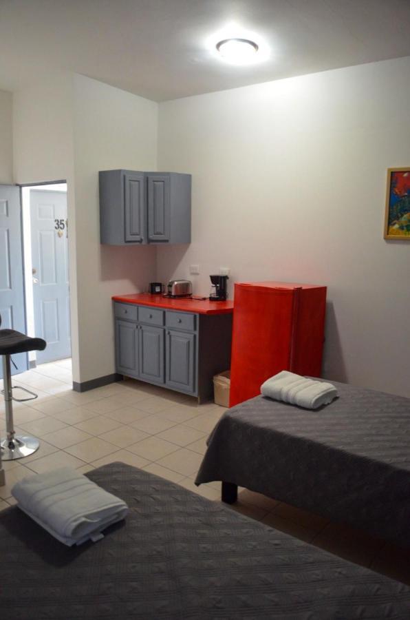 Suites Cervantes Chihuahua Esterno foto